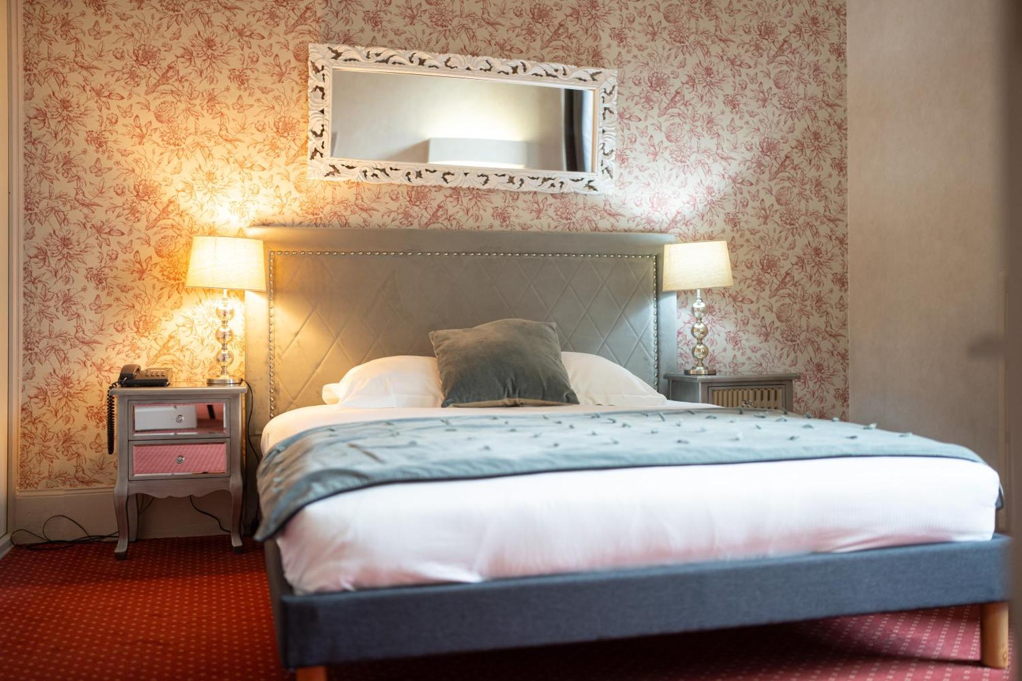 Hotel Hob Montespan Talleyrand Bourbon-lʼArchambault Esterno foto