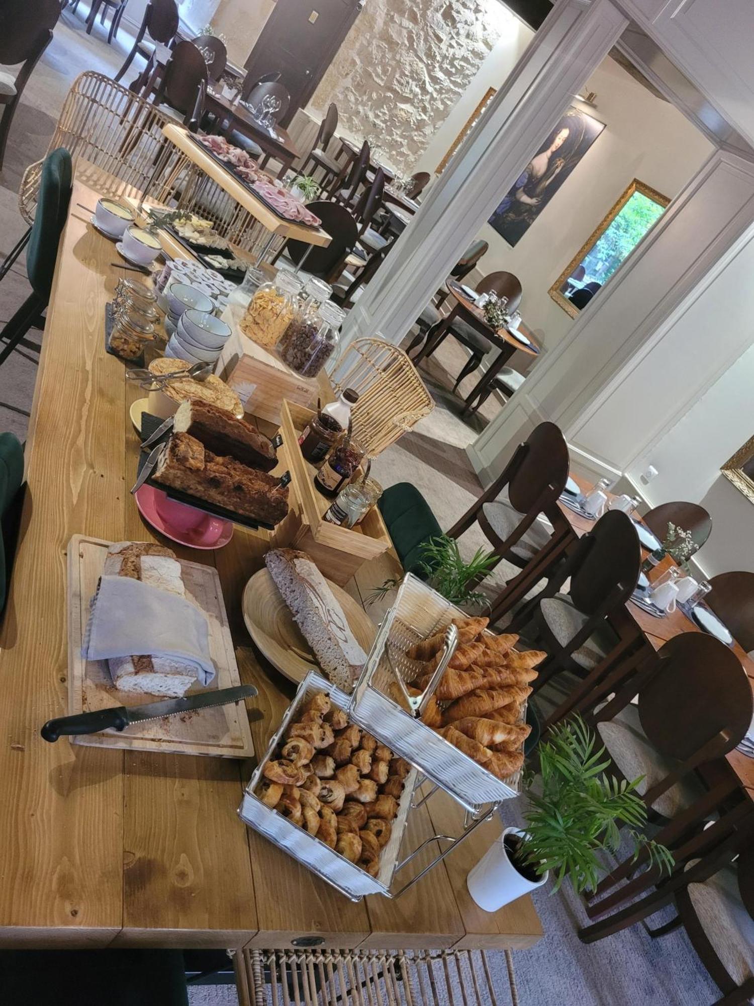 Hotel Hob Montespan Talleyrand Bourbon-lʼArchambault Esterno foto