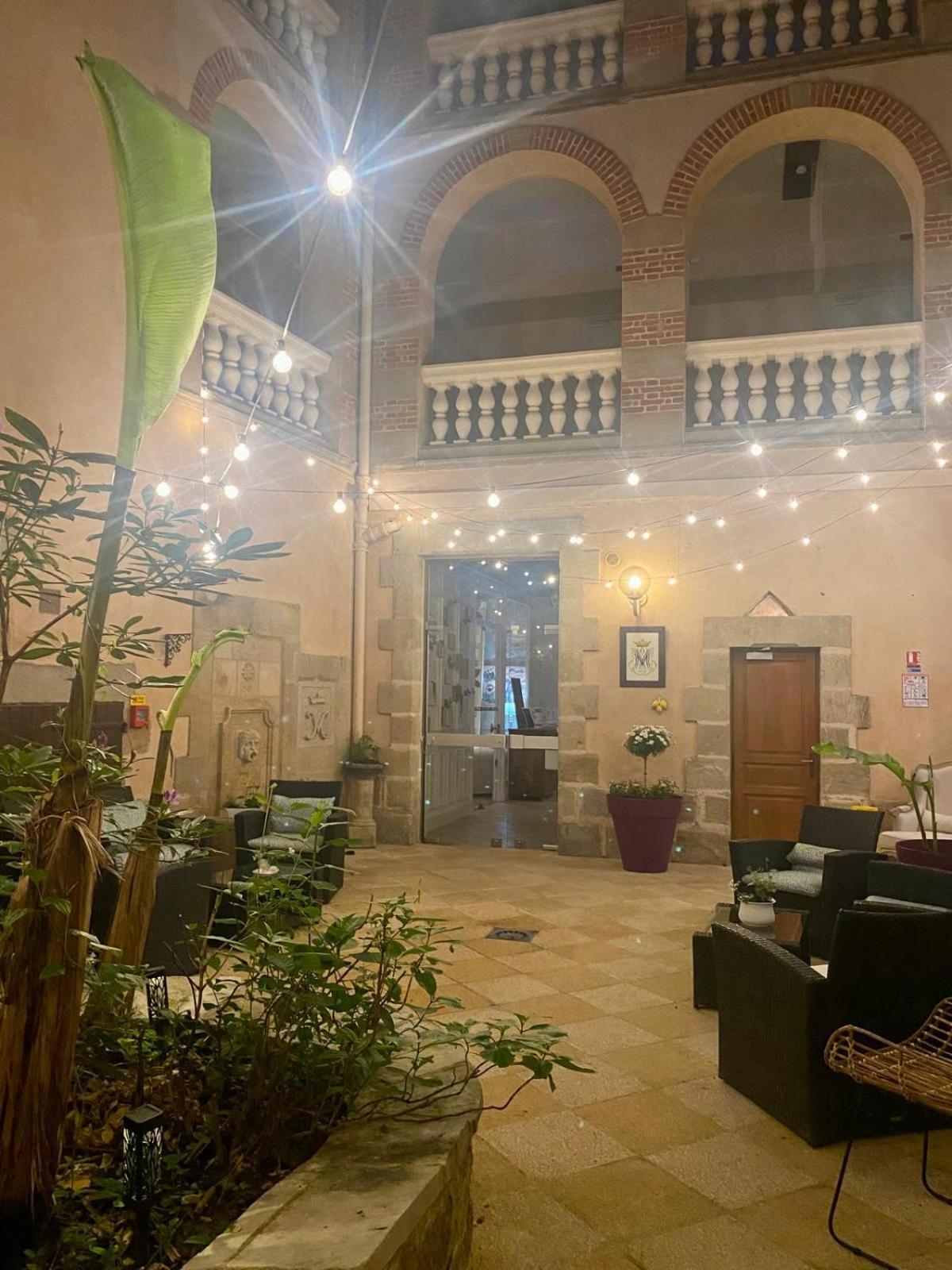 Hotel Hob Montespan Talleyrand Bourbon-lʼArchambault Esterno foto